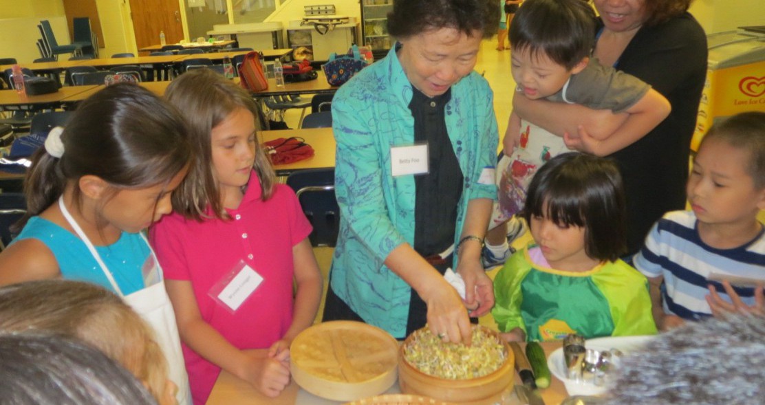 Betty Foo Teaches Cooking